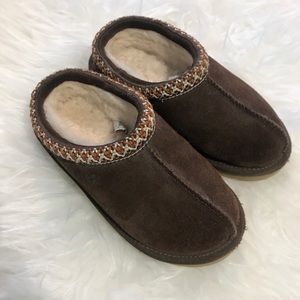 Kids unisex UGG Tasman Slipper, Size 13 brown